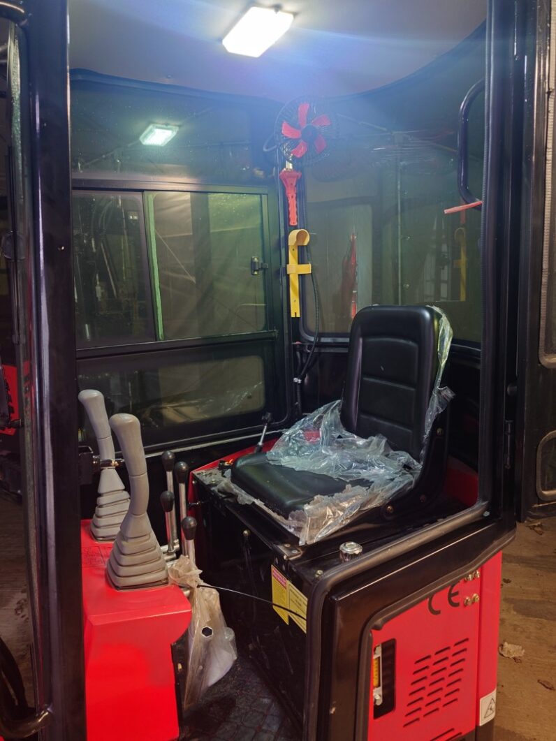 Mini koparka VICSEC VC13C-R 1300 – fabrycznie nowa, silnik 13,5 KM