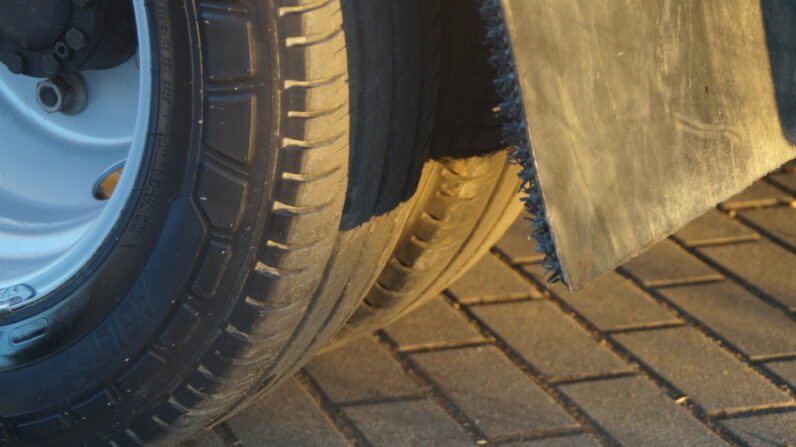 Renault Mascott 150 * DMC 3.5T Kat B. * Laweta pod koparki i maszyny * Dystrybutor paliwa 200L * BEZ RDZY * IMPORT